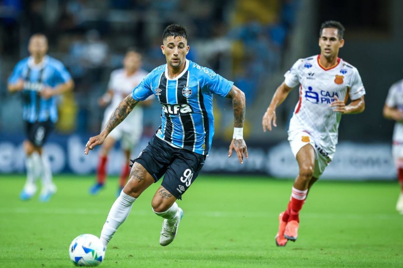 O Grêmio venceu o jogo de ida por 2x0