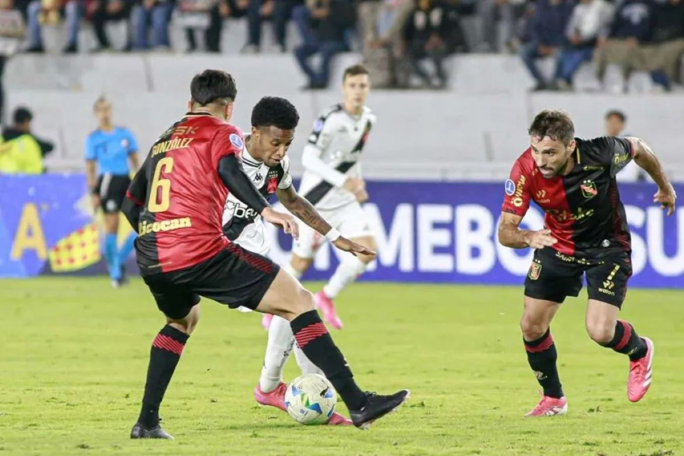 O Vasco venceu os Venezuelanos por 1 a 0 no jogo de ida