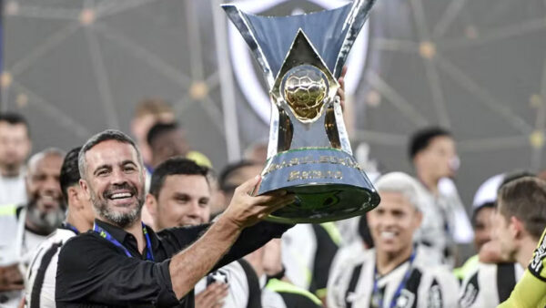 Artur Jorge é indicado ao prêmio de melhor técnico da América após conquistas pelo Botafogo