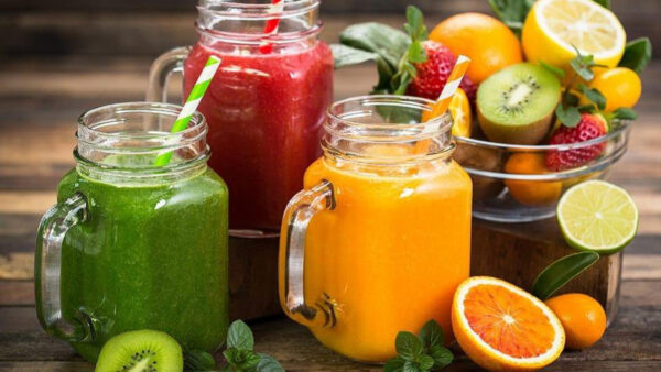 Receitas de sucos detox para aliviar a má digestão após o consumo de álcool
