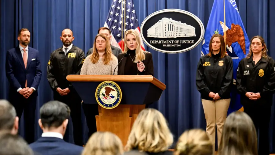 Governo Trump processa Nova York, Governadora e Procurador por políticas de cidade santuário