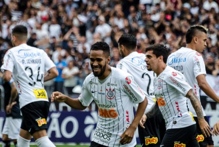 jogadores do corinthians em campo