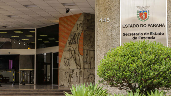 Paraná anuncia concurso para auditor fiscal com remuneração de R$ 16,9 mil