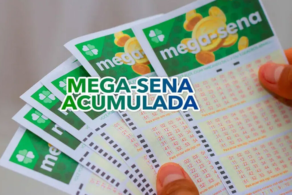 Cartões de aposta da Mega-Sena acumulada, com destaque para o texto 'Mega-Sena Acumulada' sobre os bilhetes preenchidos