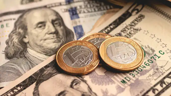 Dólar Dispara e Fecha Acima de R$ 5,90 com Tensão na Casa Branca e Nomeação no Brasil