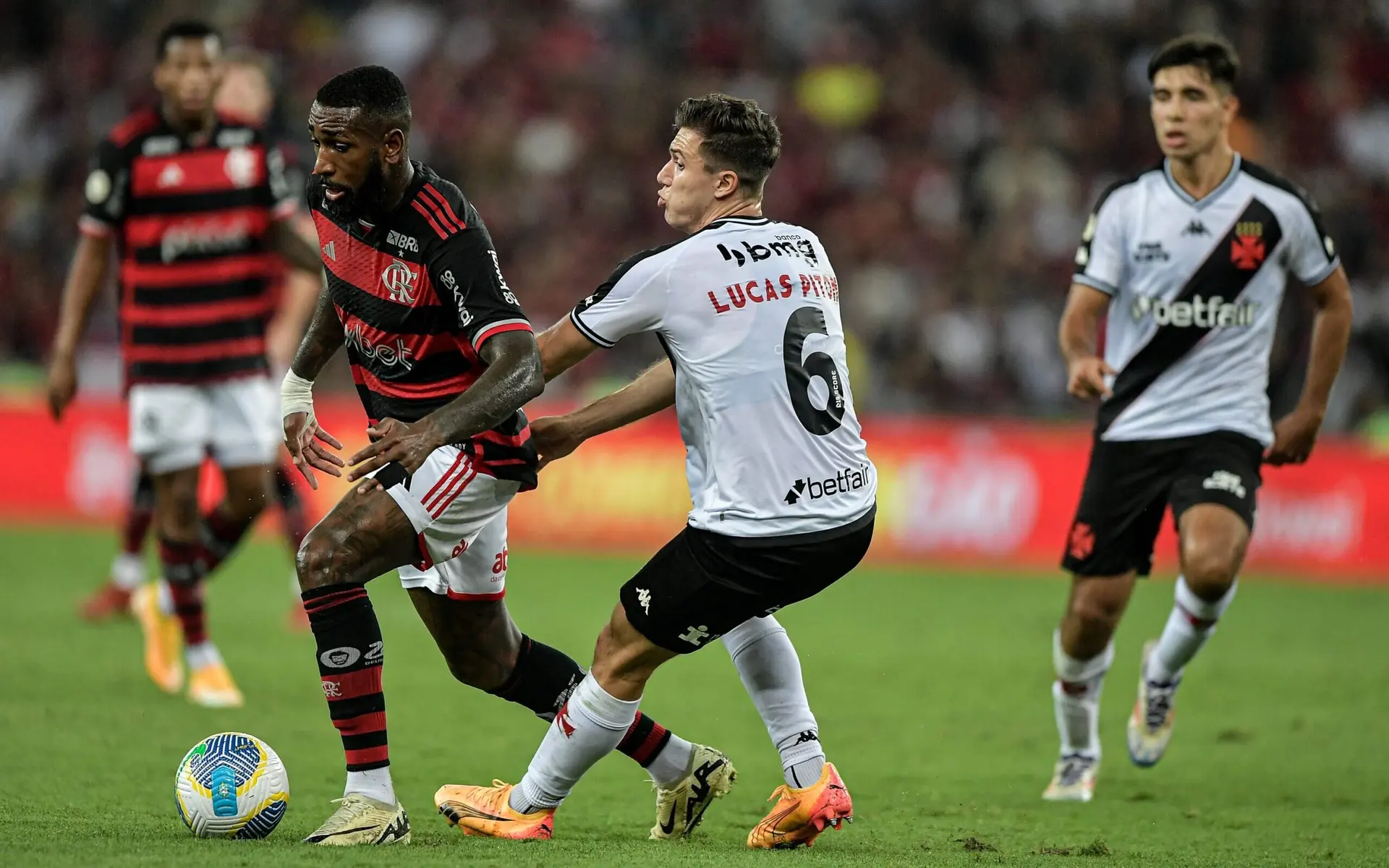 Onde Assistir Flamengo x Vasco na semifinal do Campeonato Carioca 2025 (Foto: Thiago Ribeiro/AGIF)