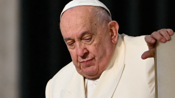 Papa Francisco: Internação e Possível Renúncia Agitam o Vaticano