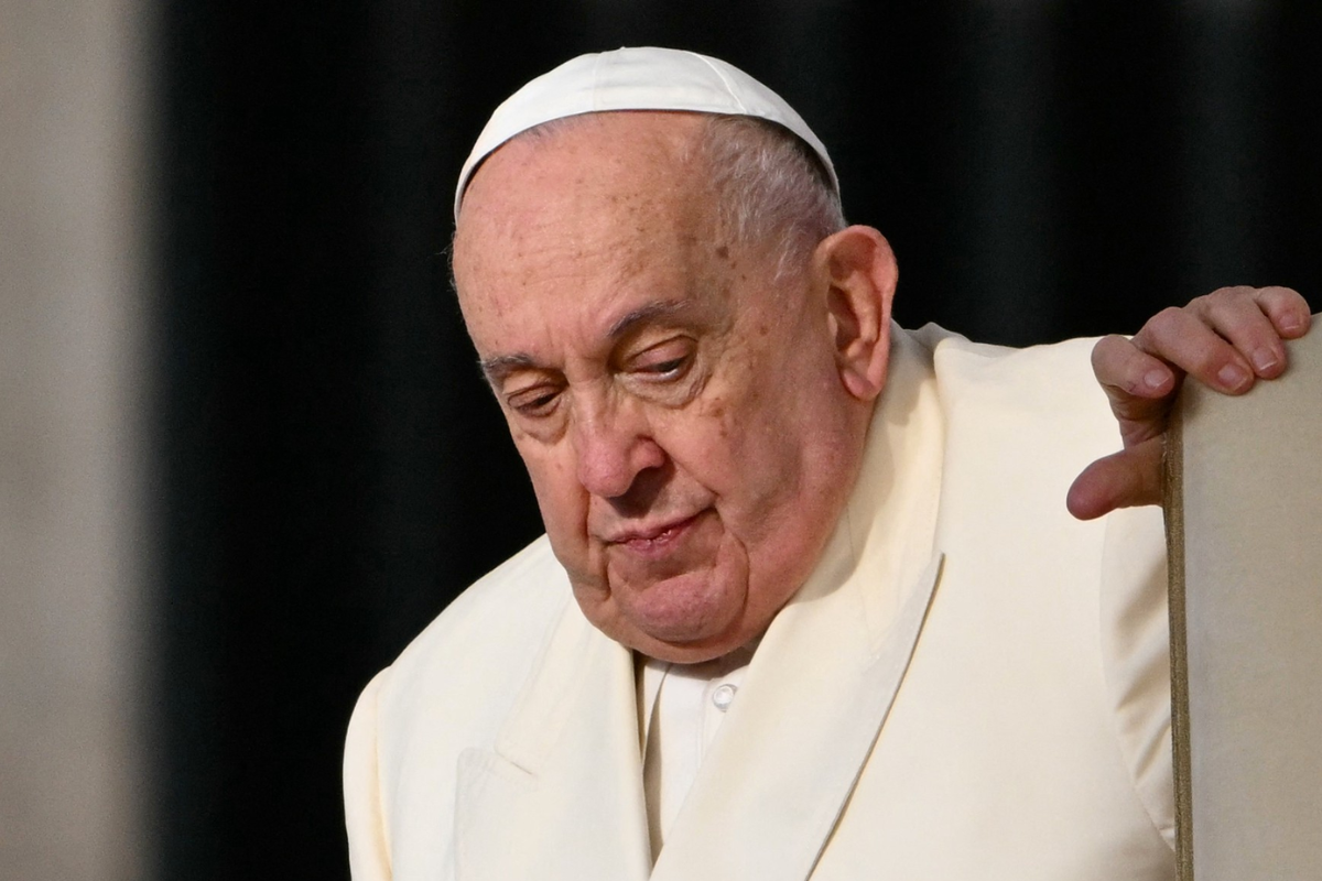 Papa Francisco: Internação e Possível Renúncia Agitam o Vaticano