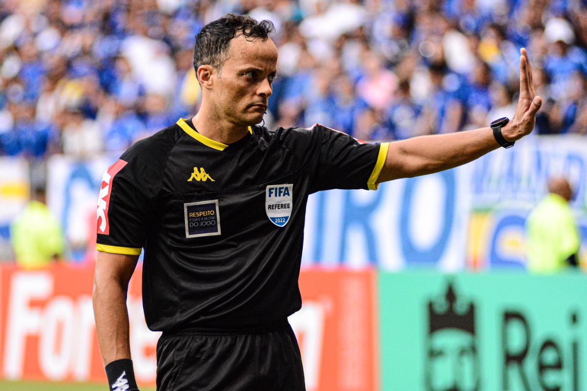 Árbitro Savio Pereira Sampaio