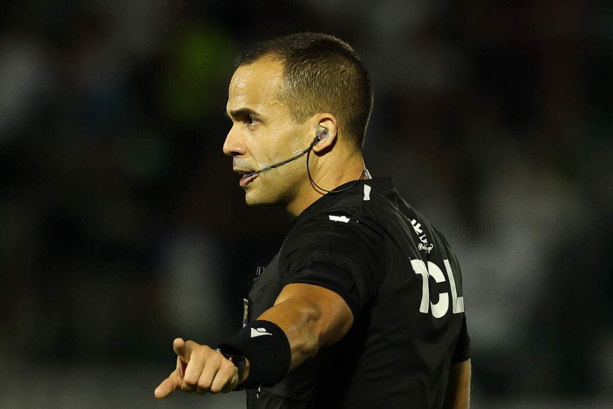 Árbitro Alex Gomes Stefano