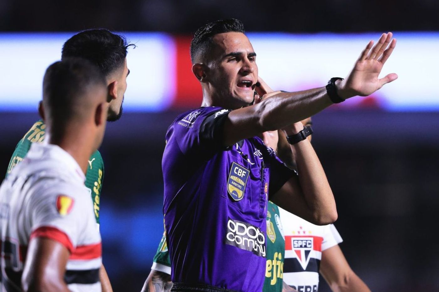 Árbitro Matheus Delgado Candançan