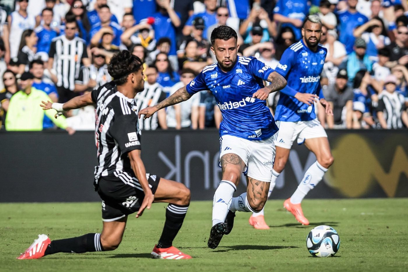 Futebol ao Vivo Hoje (18/05): Onde Assistir Cruzeiro x Atlético-MG, Horário e Escalações