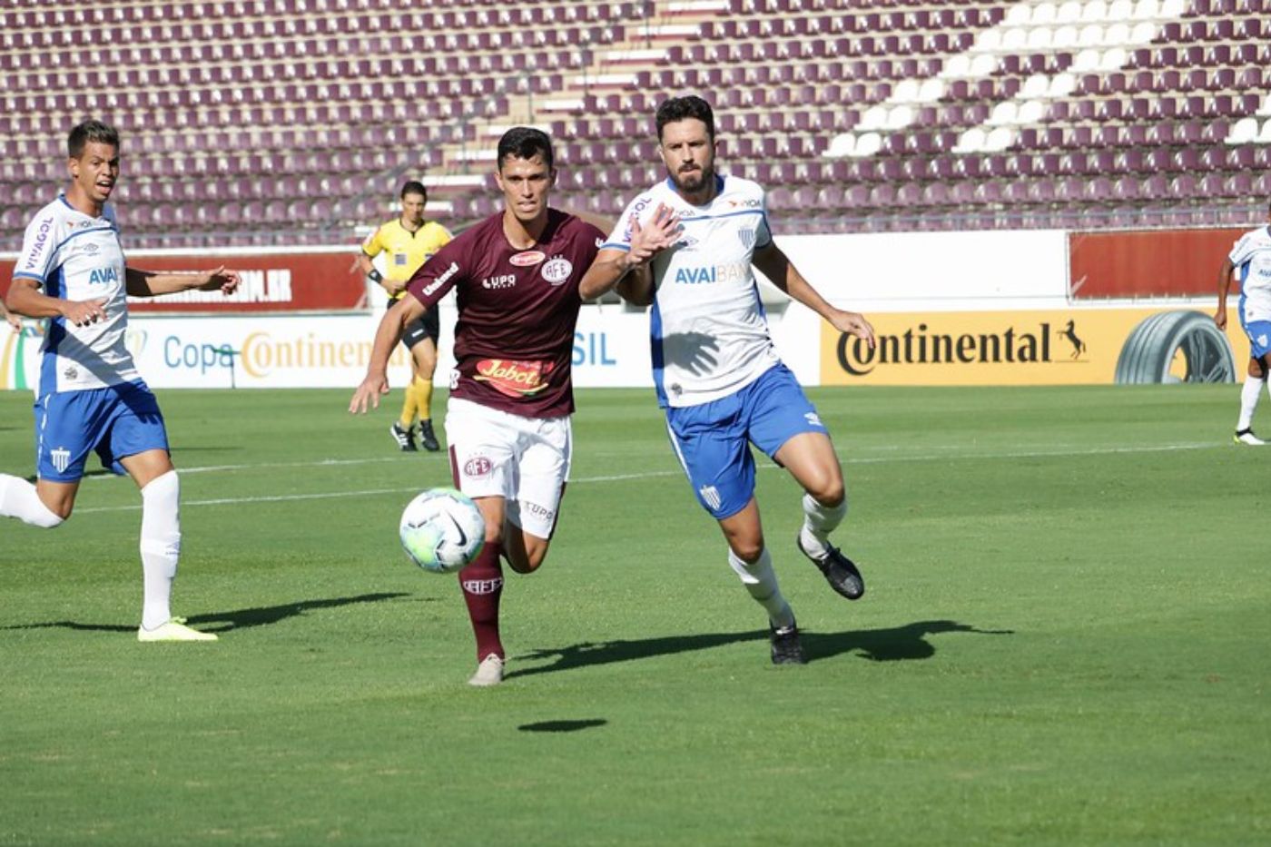Futebol ao Vivo Hoje (15/05): Onde Assistir Ferroviária x Avaí, Horário e Escalações