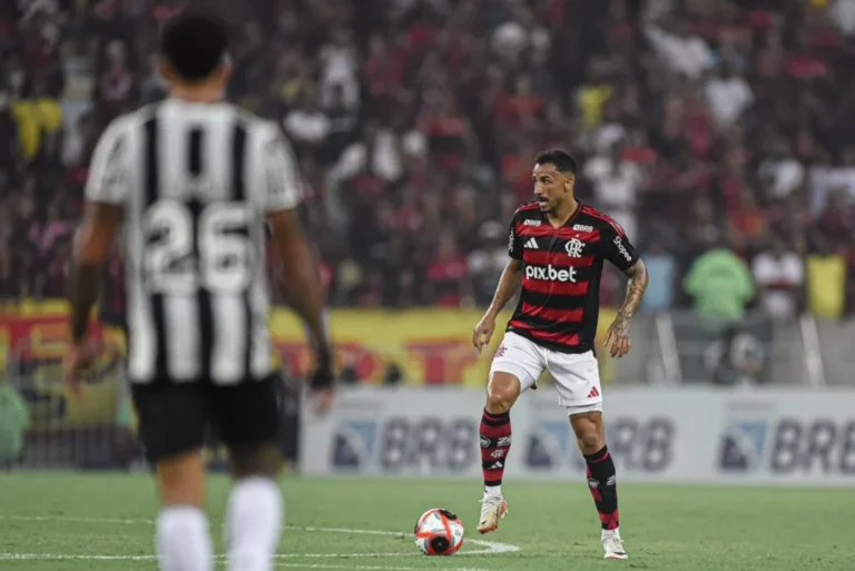 Danilo no Flamengo: A Influência Decisiva de Filipe Luís e a Adaptação Rápida que Encanta a Nação Rubro-Negra