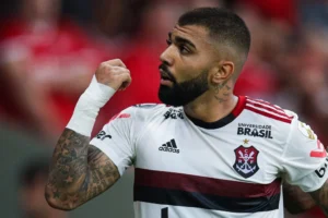 Flamengo assume liderança do Brasileirão após goleada de 5 a 1 e Palmeiras sente pressão na reta final