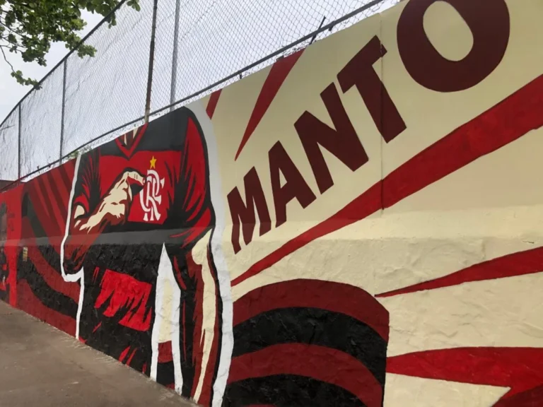 Flamengo celebra 130 anos com galeria a céu aberto de 274m na Gávea: Arte e história para a Nação Rubro-Negra!