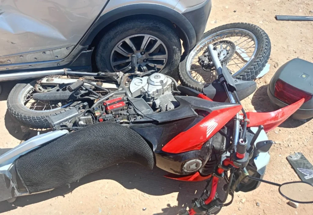 Acidente em Rodovia de Aracaju: Carro e Moto Colidem, Deixando 2 Feridos; Samu e BPRv Atuam