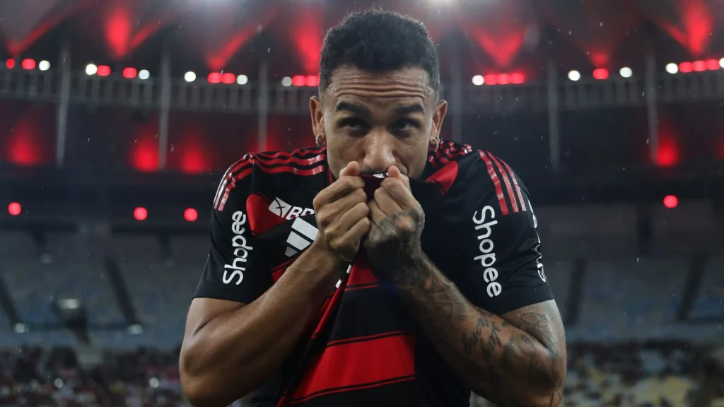 Danilo, do Flamengo, anuncia aposentadoria para 2026 e mira carreira de jornalista esportivo: ‘Comecei curso EAD’