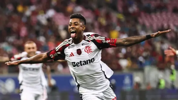 Flamengo blinda joia Douglas Telles com multa milionária de 90 milhões de euros e protege futuro da promessa