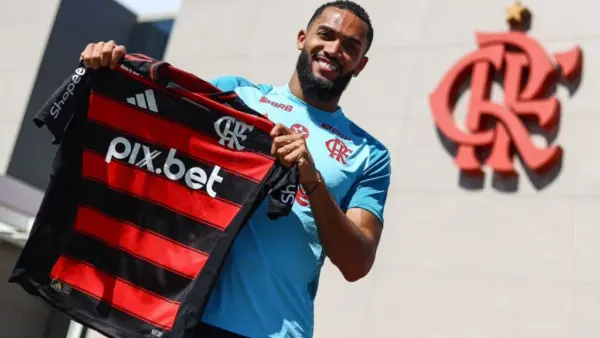Erick Pulgar provoca Juninho após gol do Flamengo: “Uma massagem, irmão?” Brincadeira viraliza e anima torcida