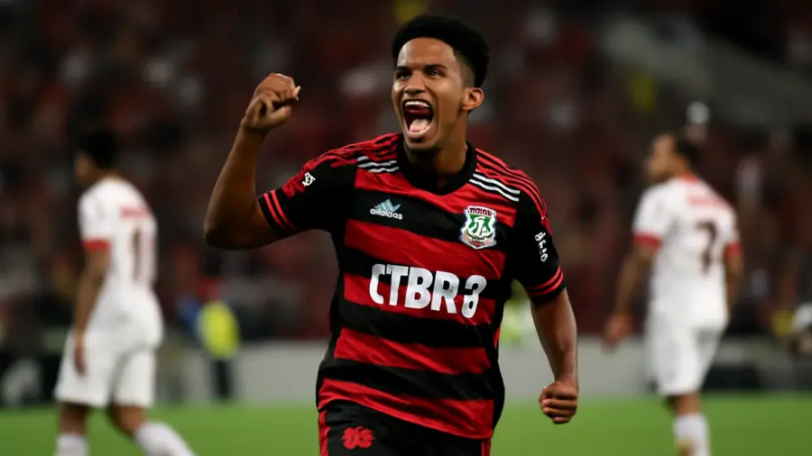 Estreia dos Sonhos: Douglas Telles marca em goleada do Flamengo e celebra 1º gol profissional aos 18 anos!