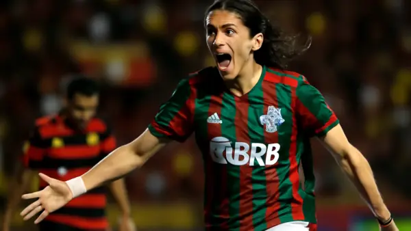 Filipe Luís: Virada 5×1 no Recife e o Verdadeiro Espírito do Brasileirão Longe de “Secar” Rivais