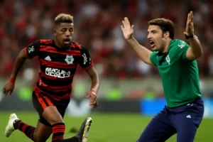 Bruno Henrique escapa de gancho e Abel Ferreira eleva debate: Futebol é espelho de valores sociais?