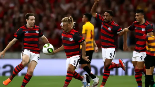 Filipe Luís surpreende ao trocar João Victor por Michael, Flamengo goleia Sport por 5 a 1; expulsões, gols de Luiz Araújo, Juninho, Bruno Henrique e mais