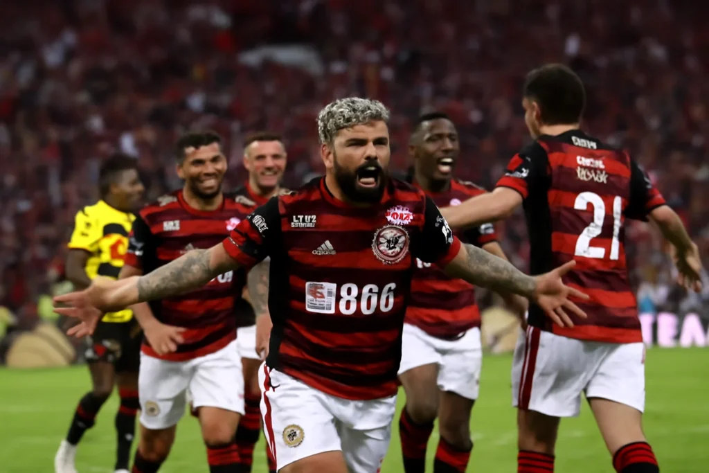 Flamengo manda recado à CBF: goleada por 5 a 1 sobre o Sport, liderança com 71 pontos e reação à mudança na arbitragem do Brasileirão
