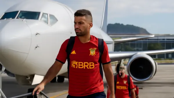 Arrascaeta fora do amistoso do Uruguai: Flamengo fretou voo para trazer Arrascaeta, Varela e Viña, e agiliza retorno para o clássico contra Fluminense no Maracanã