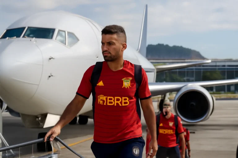 Arrascaeta fora do amistoso do Uruguai: Flamengo fretou voo para trazer Arrascaeta, Varela e Viña, e agiliza retorno para o clássico contra Fluminense no Maracanã