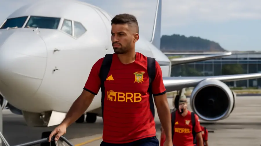Arrascaeta fora do amistoso do Uruguai: Flamengo fretou voo para trazer Arrascaeta, Varela e Viña, e agiliza retorno para o clássico contra Fluminense no Maracanã