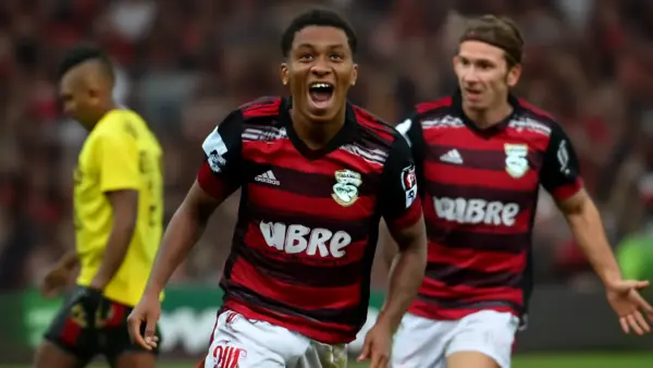 Douglas Telles estreia com gol aos 34′, Flamengo vence Sport por 5 a 1, Filipe Luís elogia uso da base e já mira clássico contra Fluminense