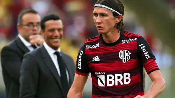 Renovação de Filipe Luís no Flamengo avança: detalhes financeiros alinhados com Jorge Mendes, decisão de Bap só após a final da Libertadores