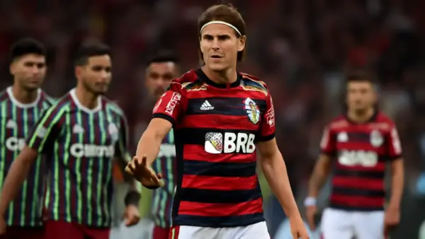 Filipe Luís define time titular do Flamengo para clássico com Fluminense, com dúvidas por Arrascaeta, Varela e Viña, jogo 19/11 às 21h30
