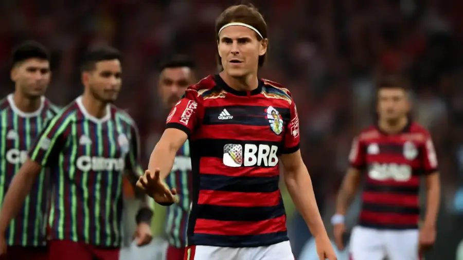 Filipe Luís define time titular do Flamengo para clássico com Fluminense, com dúvidas por Arrascaeta, Varela e Viña, jogo 19/11 às 21h30