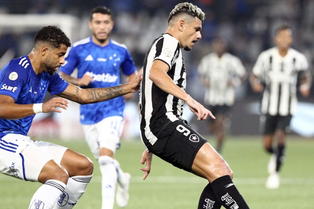 Botafogo x Cruzeiro hoje: onde assistir ao vivo, horário e escalações pelo Brasileirão 2026