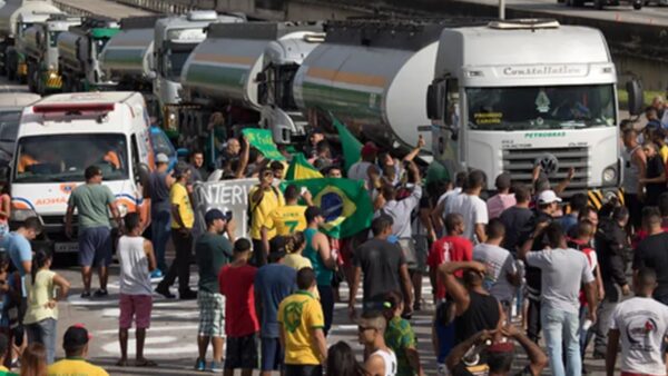 Caminhoneiros ameaçam paralisações e acendem alerta para a economia