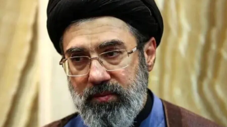 Filho de Ali Khamenei, Mojtaba Khamenei, surge vivo após rumores de morte e é visto como sucessor estratégico no Irã