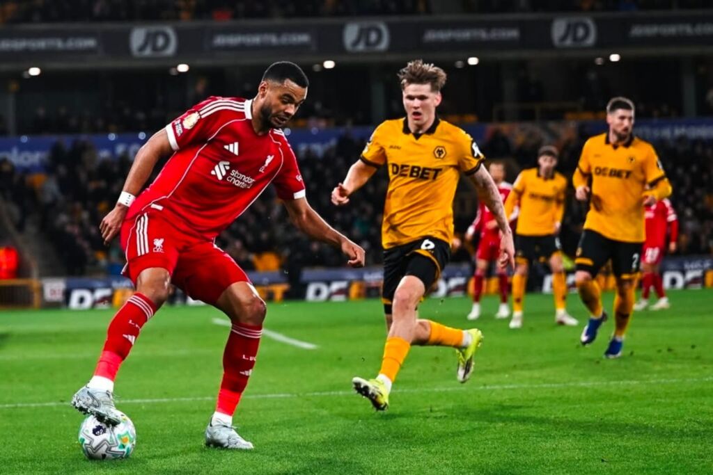 Liverpool é superado pelo Wolves com gol no último minuto e acumula 9ª derrota na Premier League