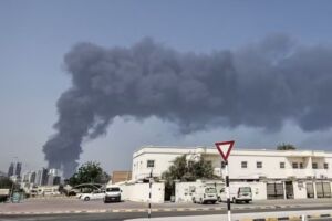 Irã afirma que Embaixada dos EUA em Bagdá foi atacada 3 vezes; EUA emitem alerta para cidadãos deixarem o Iraque