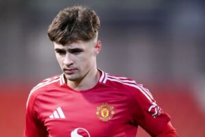 Jovem promessa do Manchester United, Jack Fletcher é suspenso por seis jogos após insulto homofóbico em partida da base
