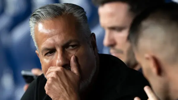 Pressão aumenta sobre José Boto no Flamengo após demissão de Filipe Luís, clima tenso com elenco e risco de saída do diretor de futebol