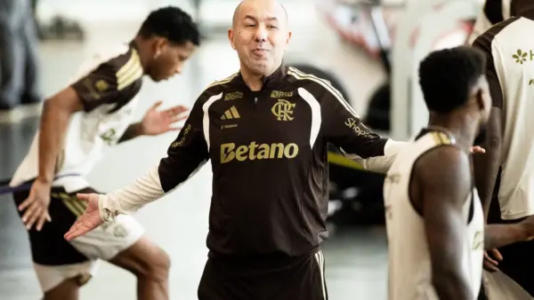 Leonardo Jardim no Flamengo: comissão técnica realiza análise detalhada do elenco e do Fluminense para preparar clássico decisivo e avaliar reforços