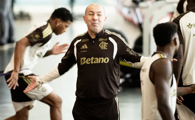 Leonardo Jardim no Flamengo: comissão técnica realiza análise detalhada do elenco e do Fluminense para preparar clássico decisivo e avaliar reforços