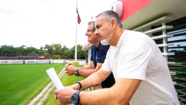 Mudanças na gestão de Baptista no Flamengo, demissões e novo rumo, como Luiz Eduardo Baptista reestruturou diretoria, demitiu Filipe Luís e elevou receitas do clube após a goleada de 8 a 0 sobre o Madureira