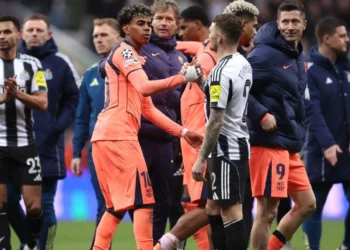 Lamine Yamal, o prodígio do Barcelona, salva empate heroico na Champions League contra o Newcastle com gol de pênalti aos 96 minutos - Imagem: George Wood/Getty Images