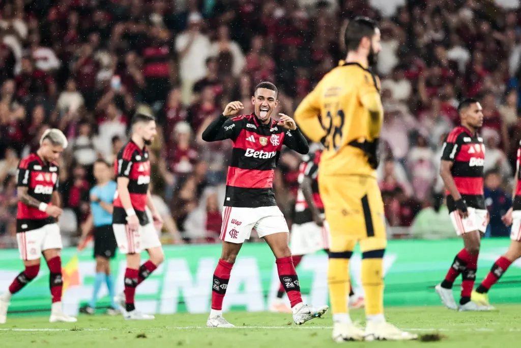 Flamengo vence Remo por 3 a 0 no Maracanã, com Léo Ortiz, Samuel Lino e Luiz Araújo, quarta vitória seguida de Leonardo Jardim e vaga consolidada no G4