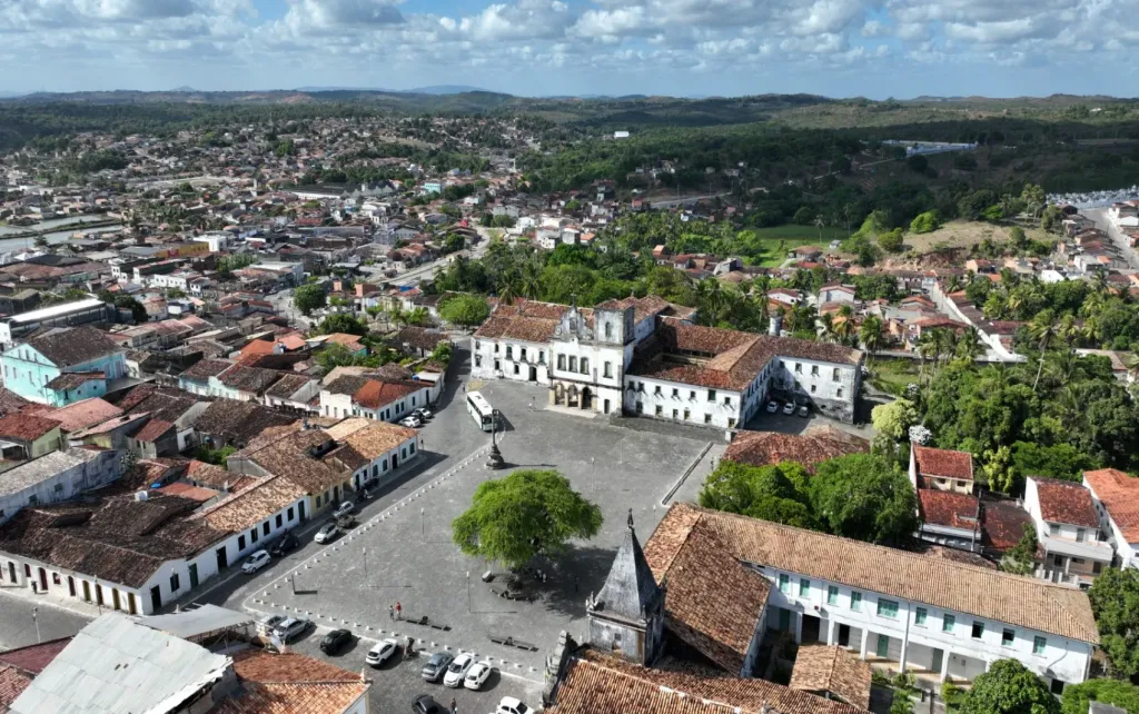 São Cristóvão: Mulher Resgatada em Mata Após Brutal Tentativa de Feminicídio Disque 181; Suspeito Foragido