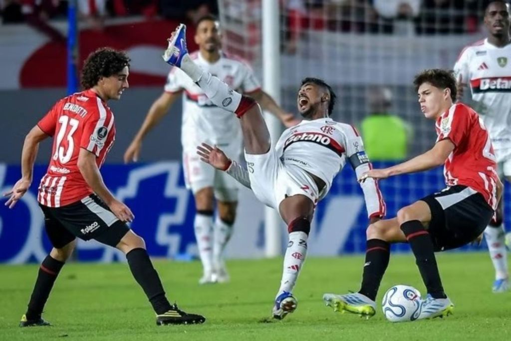Bicho-Papão da América: Imprensa Argentina Vê Empate com Flamengo como Vitória do Estudiantes e Lamenta Lesão de Arrascaeta